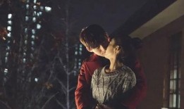 恋情爆料吻戏大全视频播放,吻戏大全视频播放，甜蜜瞬间大盘点