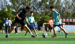 最新外国足球爆料新闻视频,球星转会、赛事内幕大曝光！